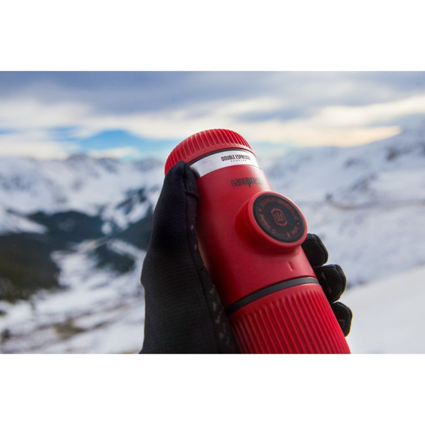 Портативна еспресо-кавоварка Wacaco Nanopresso червона з чохлом