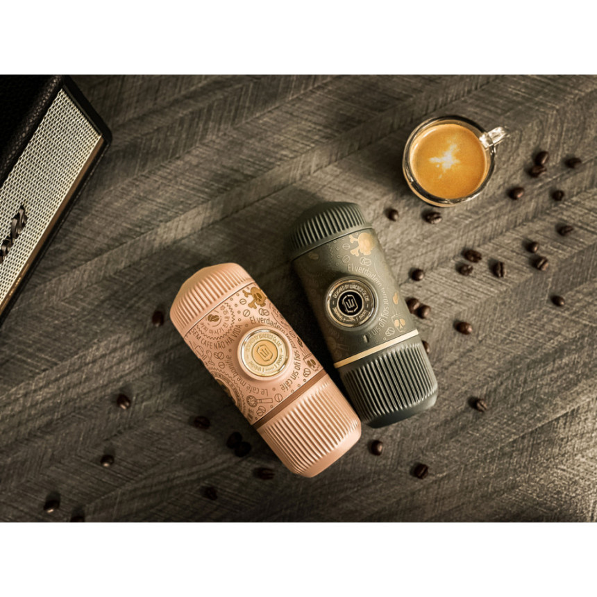 Портативна еспресо-кавоварка Wacaco Nanopresso темно-сіра з чохлом