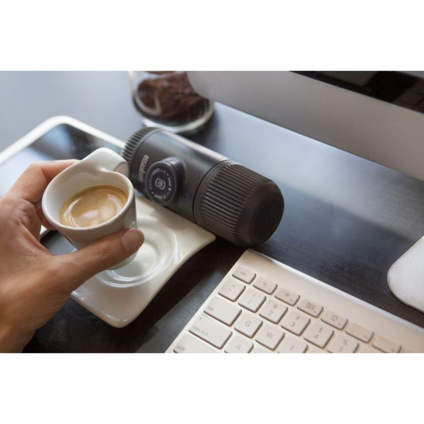 Портативна еспресо-кавоварка Wacaco Nanopresso сіра з чохлом